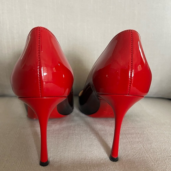 Striking Louboutin Red and Black High Heels with Peep-Toe Design - Picture 5 of 9